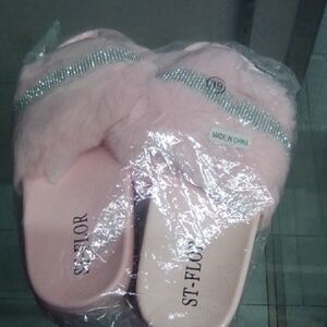 ST-FLOR Pink Furry Slippers with Rhinestones